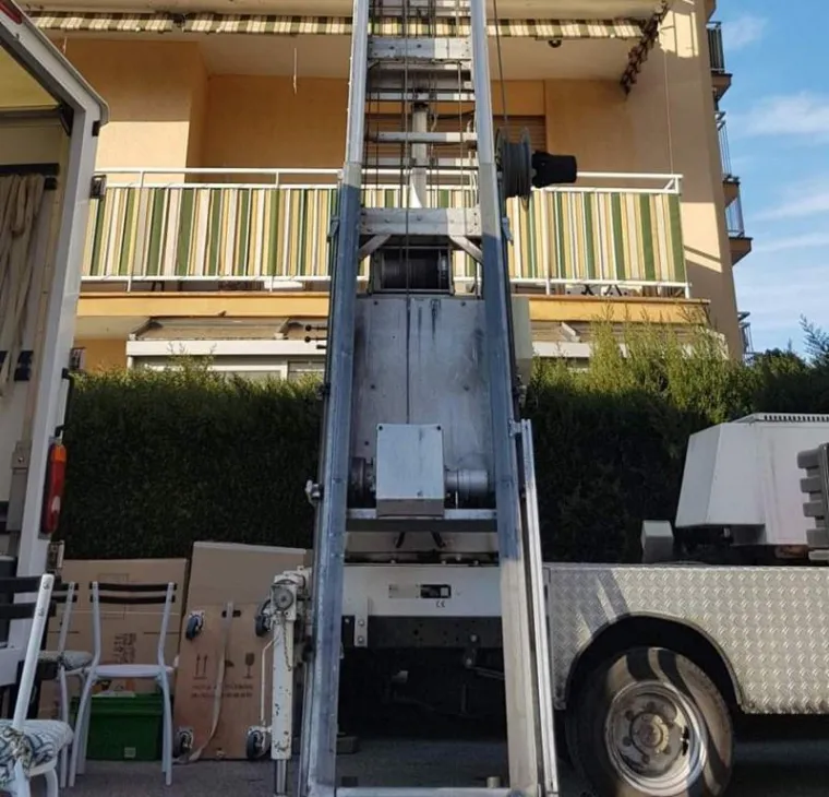 Véhicule monte meuble, Cannes, Prestazur Déménagement